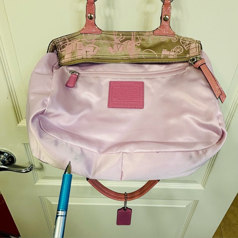Coach signature Gallery East West Horse & Carriage  in pink F15144 - Picture 10 of 16